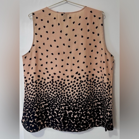 Ann Taylor| Cream & Black Sleeveless V-Neck Buttoned Blouse w/Clover Print Sz L - Picture 3 of 4